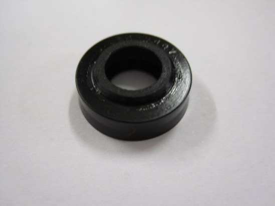 FOX Seals: U-cup H (Ø 0.375 Shaft) 4181 Nitrile durometer 70 (036-01-004-A)